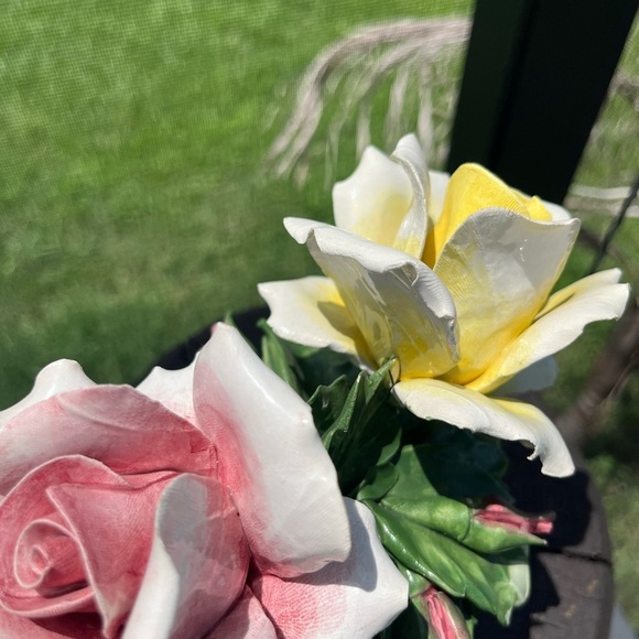 Capodimonte Porcelain Flower Rose Bouquet Basket Centerpiece Vintage - Picture 16 of 17